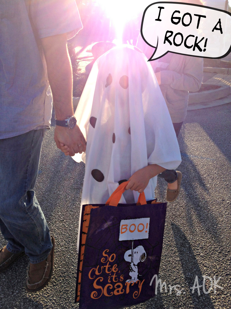 Super Easy Last Minute DIY Halloween Costume: Charlie Brown Ghost Costume